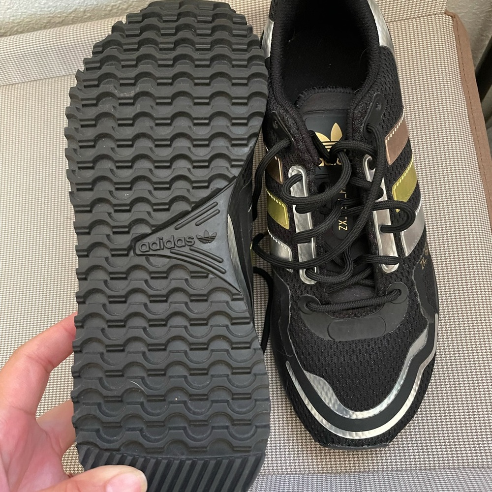 Adidas - Picture 2 of 4